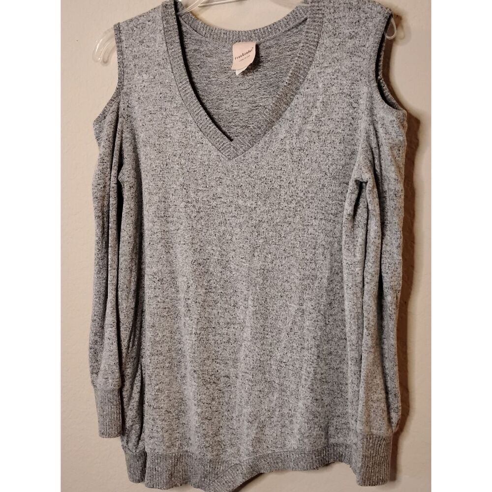 USED Cold Shoulder Freeloader Sweater